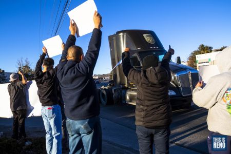 Members of Teamsters Local 533 demonstrate outside of the Vista Boulevard UPS facility Jan. 27, 2022 in Sparks, Nev. Image: Ty O'Neil / This Is Reno