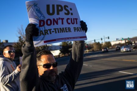 Members of Teamsters Local 533 demonstrate outside of the Vista Boulevard UPS facility Jan. 27, 2022 in Sparks, Nev. Image: Ty O'Neil / This Is Reno
