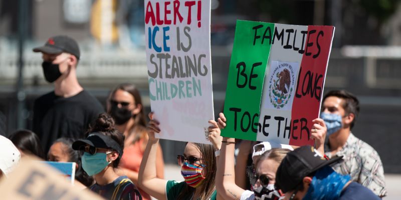 Anti-ICE protesters gather in downtown Reno. Image: Isaac Hoops