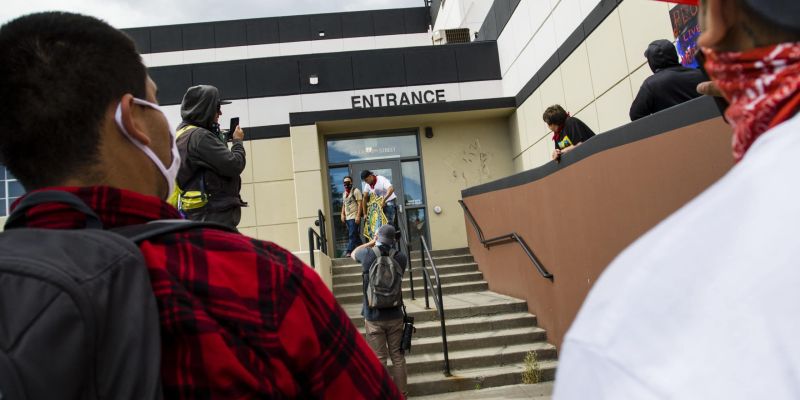 Rioters vandalize the Reno Police Department's headquarters. Image: Ty O'Neil