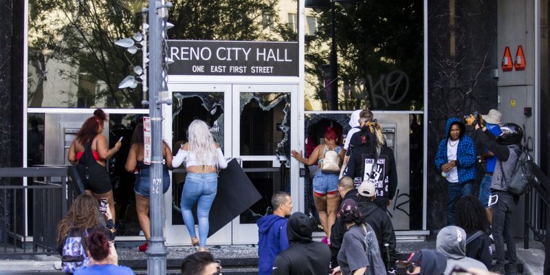 Rioters enter City Hall after breaking windows and vandalizing it with spray paint. Image: Ty O'Neil