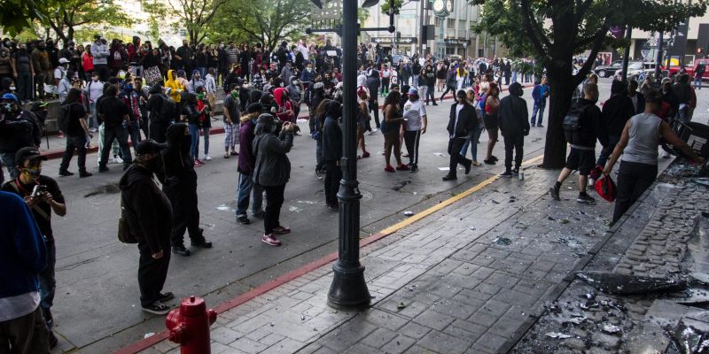 Rioters outside City Hall as it's vandalized. Image: Ty O'Neil