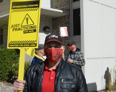 Robert Longer, who works for the hospital’s employee union, picketing on Nov. 6, 2020 outside Saint Mary's Regional Medical Center. Image: Jeri Davis / This Is Reno.